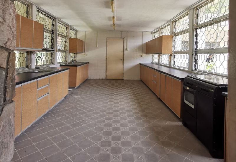 Bungalow with Large Land Area in Taman U-thant, Ampang Hilir!!