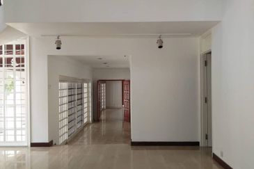 Private Pool Ampang Hilir Bungalow For Rent