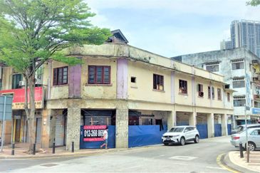 Corner Unit 2 Storey Shop