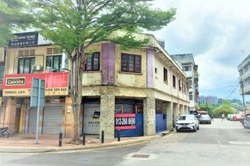 Corner Unit 2 Storey Shop