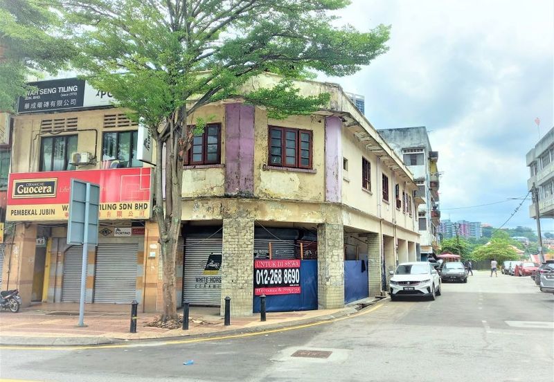 Corner Unit 2 Storey Shop