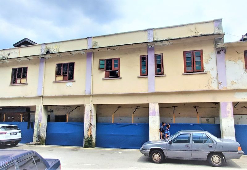 Corner Unit 2 Storey Shop