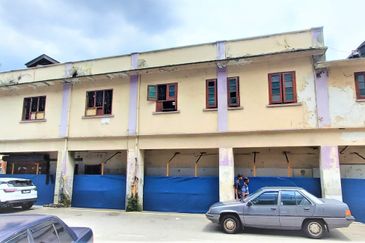 Corner Unit 2 Storey Shop