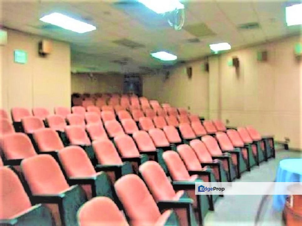 Petaling Jaya. Prime Location Warehouse To Let, Selangor, Petaling Jaya