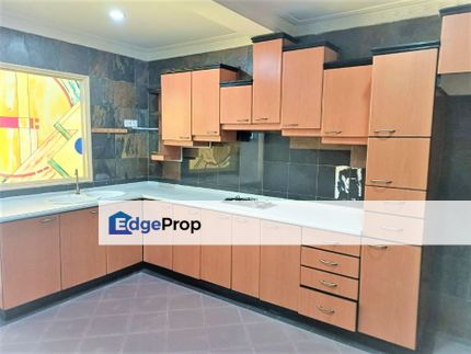 Freehold End Lot Double Storey Link / Terrace House, Selangor, Petaling Jaya