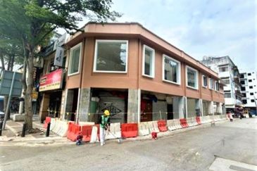 Corner Unit 2 Storey Shop