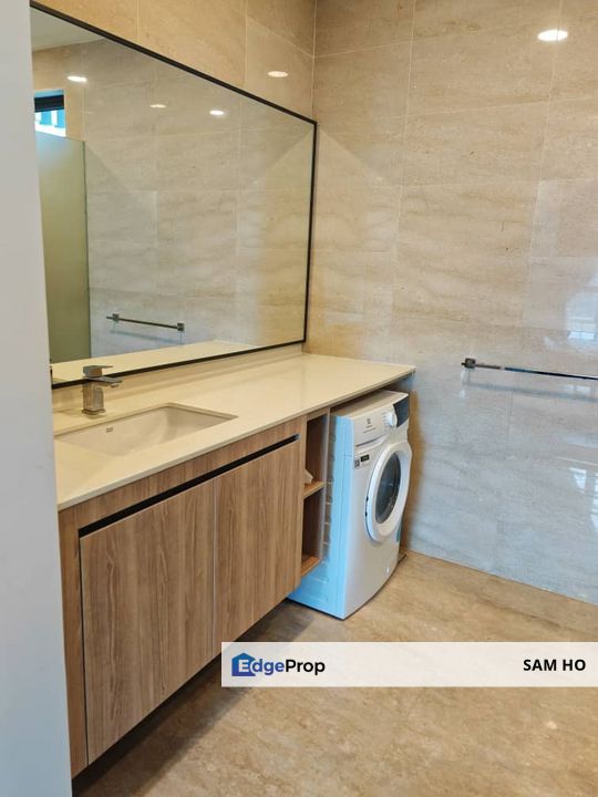 Luxury 2+1 Rooms, Fully Furnished at 10 Stonor For Rent, 5 mins to TRX, KLCC and Bukit Bintang. Urban Living.  Nearby MRT Conlay Station, Kuala Lumpur, KLCC