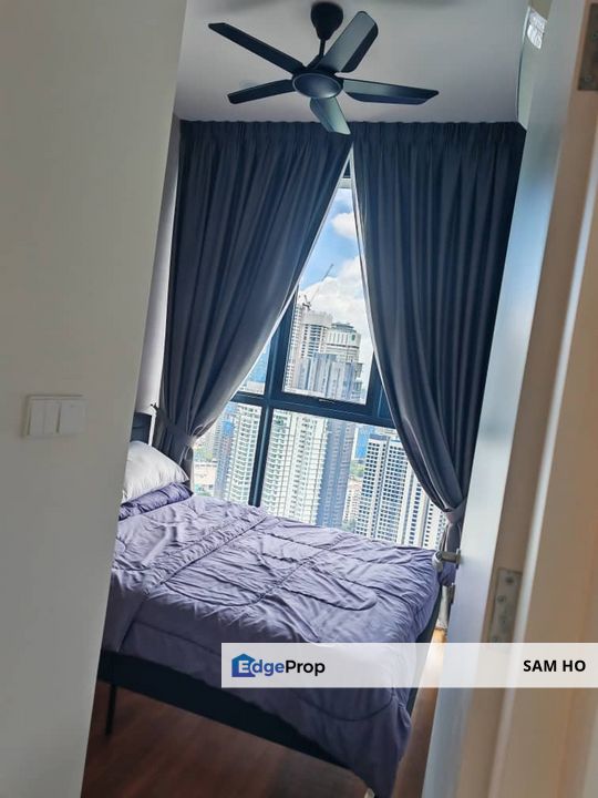 Luxury 2+1 Rooms, Fully Furnished at 10 Stonor For Rent, 5 mins to TRX, KLCC and Bukit Bintang. Urban Living.  Nearby MRT Conlay Station, Kuala Lumpur, KLCC
