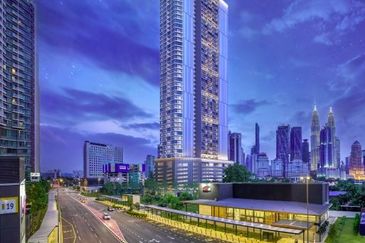 KLCC Luxury Hotel Residence, 60 metres to MRT Station, Fully Furnished with Jacuzzi