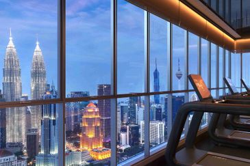 KLCC Luxury Hotel Residence, 60 metres to MRT Station, Fully Furnished with Jacuzzi