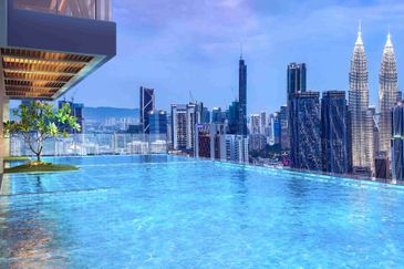 KLCC Luxury Hotel Residence, 60 metres to MRT Station, Fully Furnished with Jacuzzi