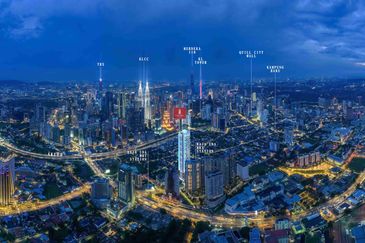 KLCC Luxury Hotel Residence, 60 metres to MRT Station, Fully Furnished with Jacuzzi