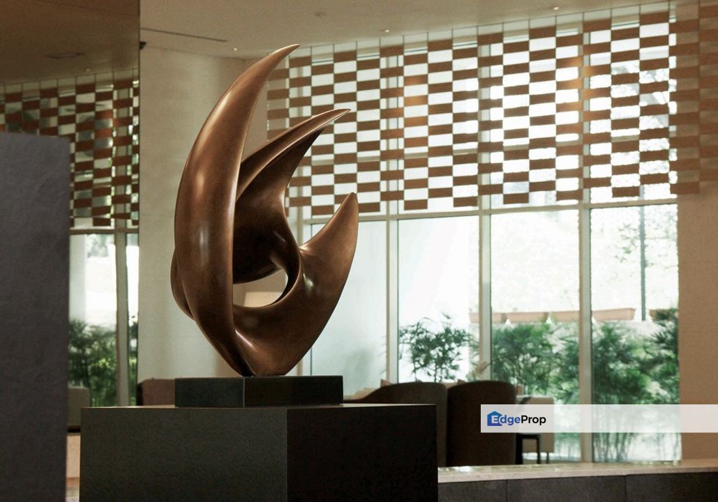 5 mins drive to Pavilion Mall, 3 min walking distance to Conlay MRT , Kuala Lumpur, KLCC