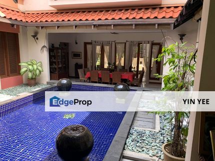 Balinese Bungalow with Pond & Lush Gardens in Gita Bayu, Selangor, Seri Kembangan