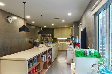 🏡 Rare Gem in GreenView Heights, Taman Yarl – Fully Extended & Impeccably Maintained! 🌿