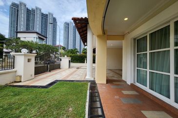 Kiara Peak (Puncak Kiara)