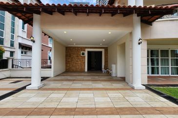 Kiara Peak (Puncak Kiara)