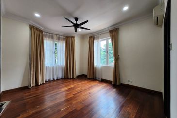 Kiara Peak (Puncak Kiara)