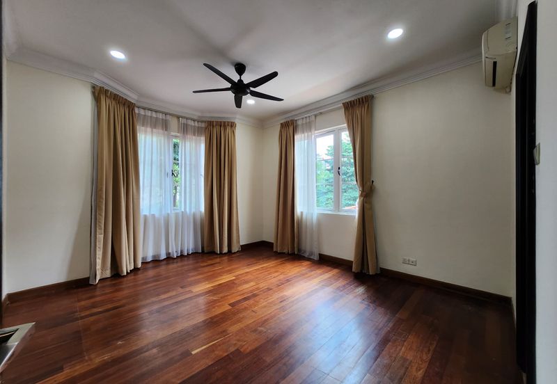 Kiara Peak (Puncak Kiara)