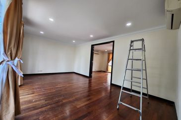 Kiara Peak (Puncak Kiara)