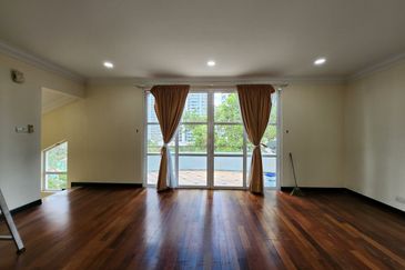 Kiara Peak (Puncak Kiara)