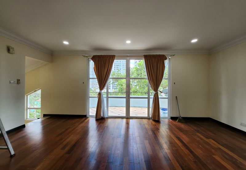 Kiara Peak (Puncak Kiara)