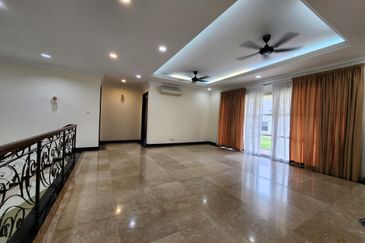 Kiara Peak (Puncak Kiara)