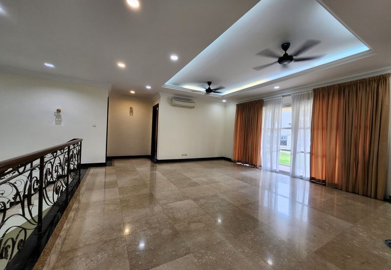 Kiara Peak (Puncak Kiara)