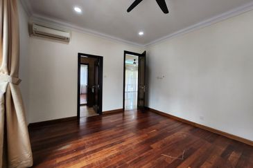 Kiara Peak (Puncak Kiara)