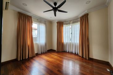 Kiara Peak (Puncak Kiara)