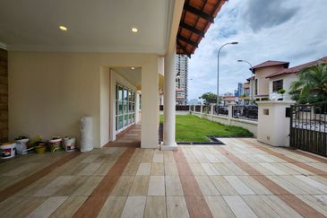 Kiara Peak (Puncak Kiara)