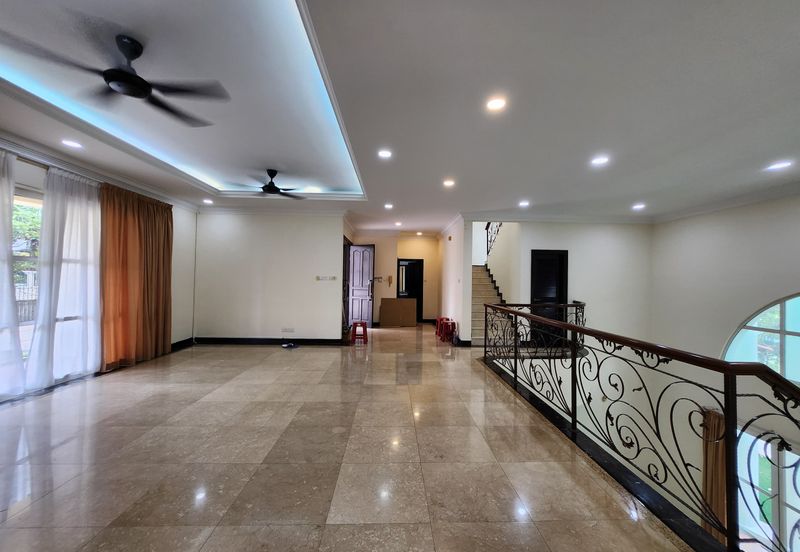 Kiara Peak (Puncak Kiara)