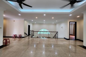 Kiara Peak (Puncak Kiara)