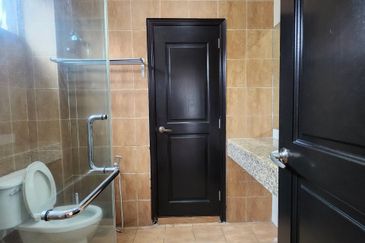 Kiara Peak (Puncak Kiara)