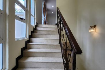 Kiara Peak (Puncak Kiara)