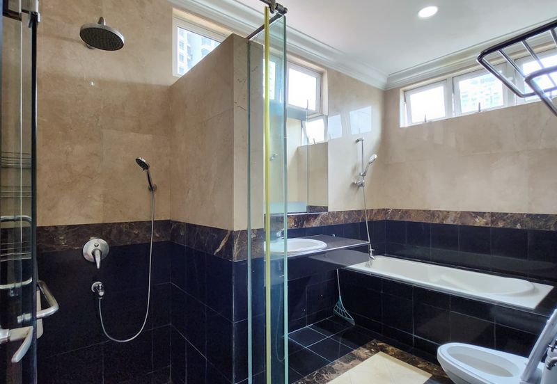 Kiara Peak (Puncak Kiara)