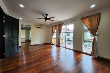 Kiara Peak (Puncak Kiara)