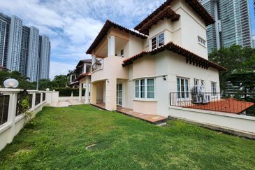 Kiara Peak (Puncak Kiara)