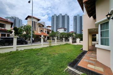 Kiara Peak (Puncak Kiara)