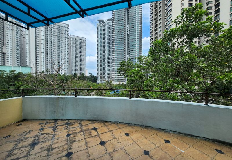 Kiara Peak (Puncak Kiara)