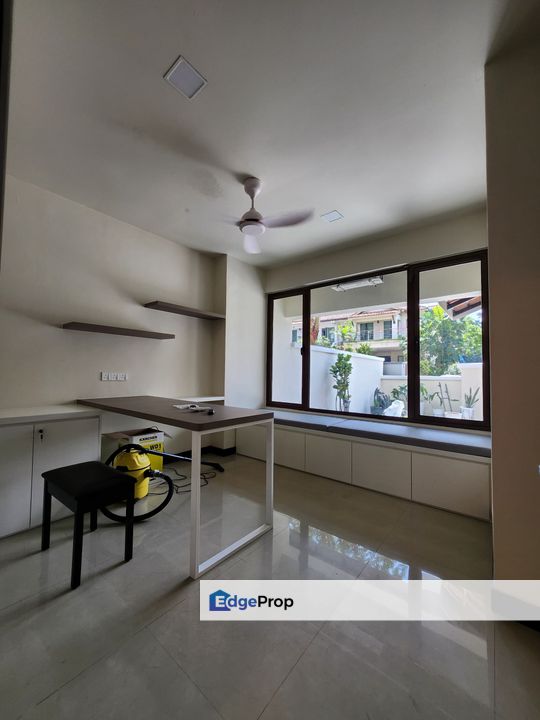 Partial furnished,3-Storey Semi-D Villa, Kuala Lumpur, Mont Kiara