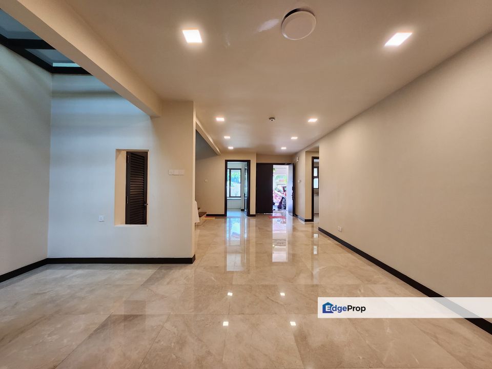 Partial furnished,3-Storey Semi-D Villa, Kuala Lumpur, Mont Kiara