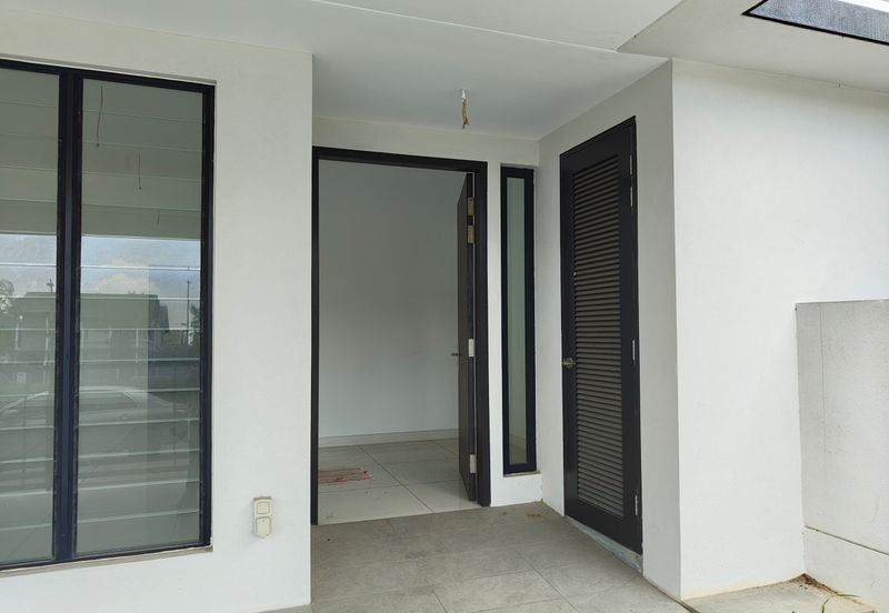 Reesia Elmina Garden