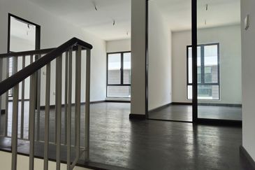 Reesia Elmina Garden