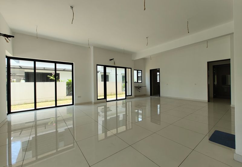 Reesia Elmina Garden