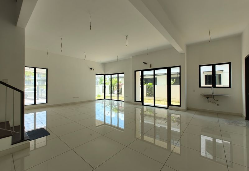 Reesia Elmina Garden