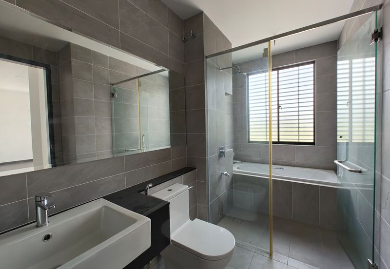 Reesia Elmina Garden