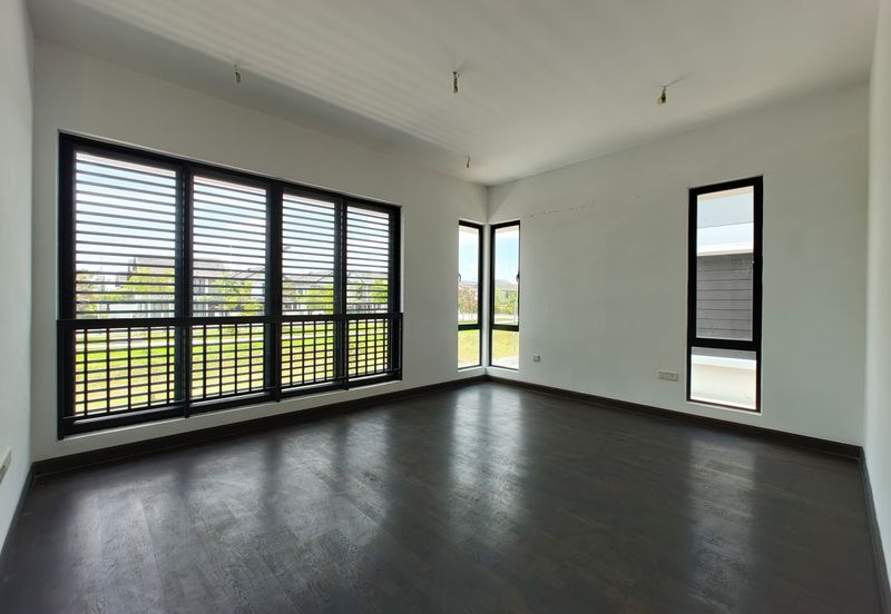 Reesia Elmina Garden