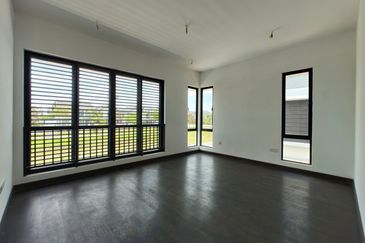 Reesia Elmina Garden