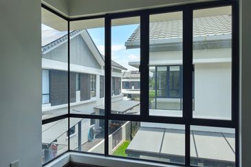 Reesia Elmina Garden